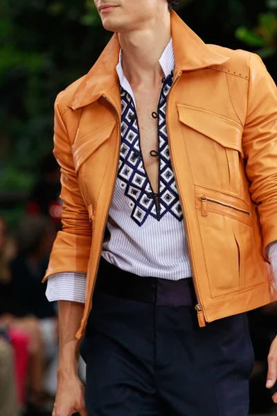 Look 46